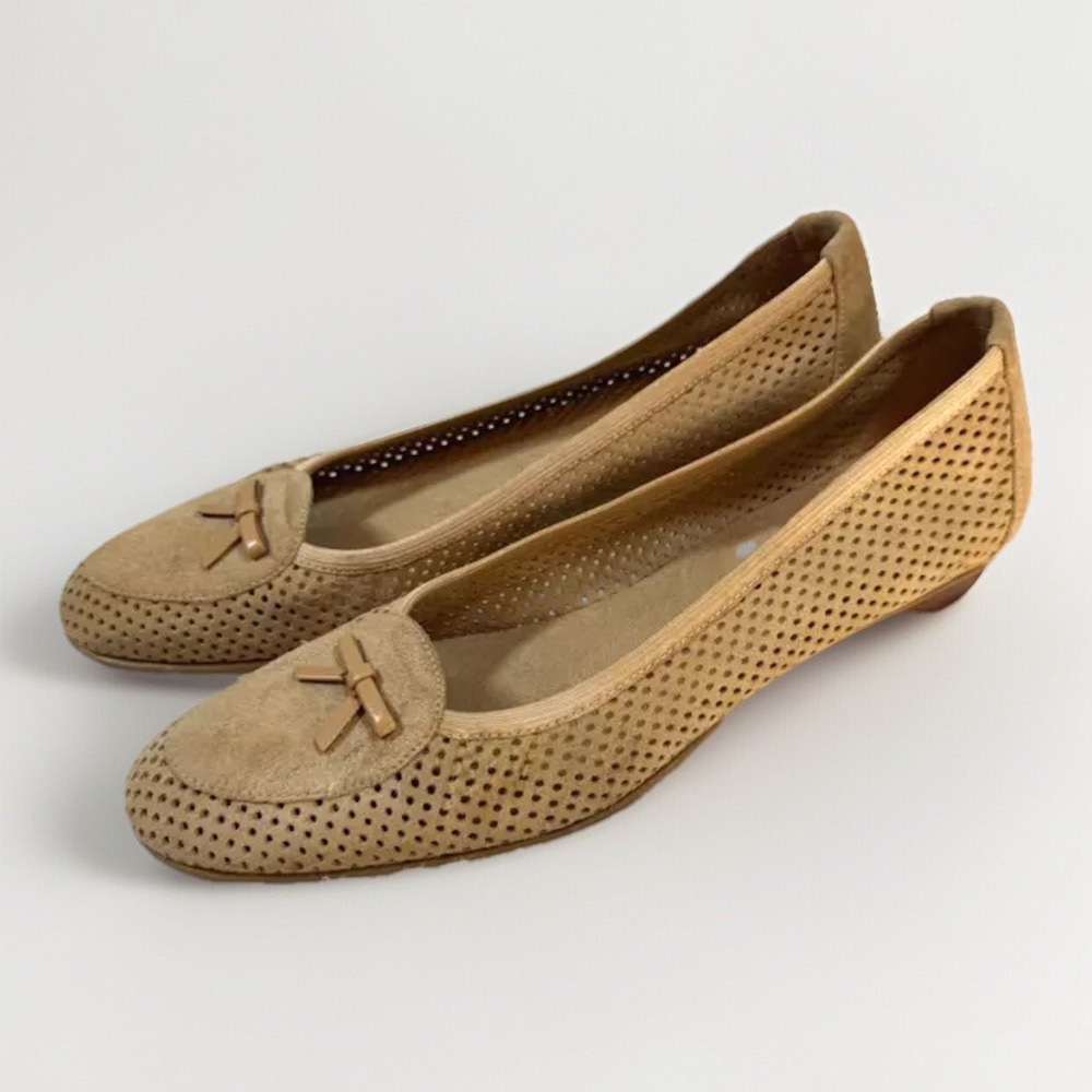 STUART WEITZMAN Heels Low 7.5 Narrow Tan Brown Leather Perforated Loafer Slip On